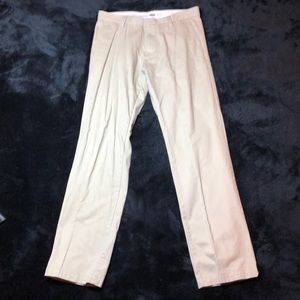 Old Navy 30x34 Men’s Khakis - Classic Straight